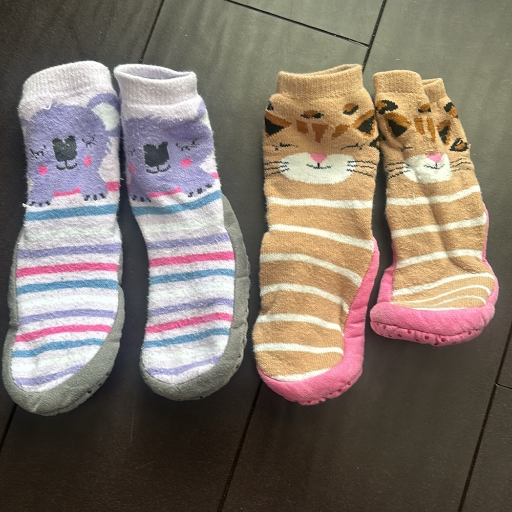 Kohls baby girl sock booties size 12-24M Cat & Koala EUC